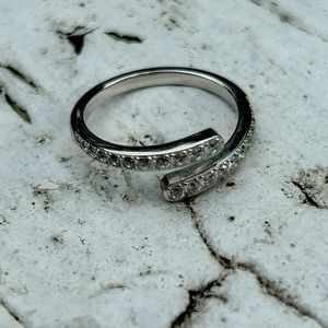 Swarovski open crystal ring/size 58